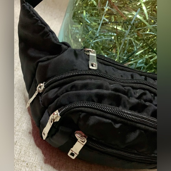 🦋funny bag, black color, satin fabric. excellent condition.🦋
🧿#BLKF - Picture 9 of 17